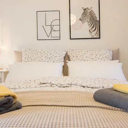 Апартаменти Harbour-apartment With Sea View And Parking Spot *