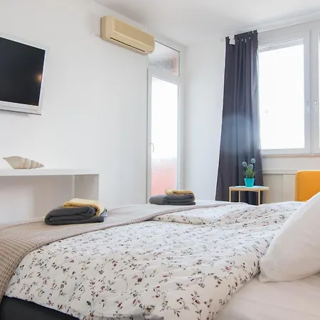 Harbour-apartment With Sea View And Parking Spot * Pula