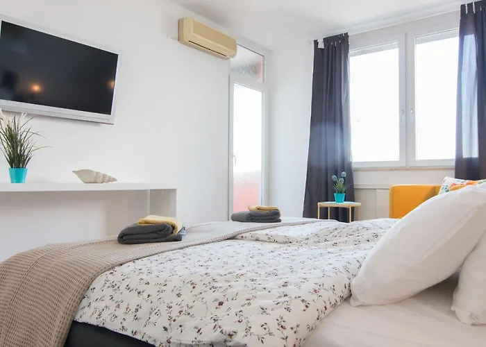 Harbour-apartment With Sea View And Parking Spot * Pola