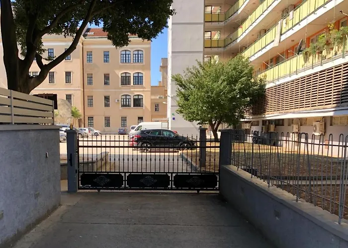 Harbour-apartment With Sea View And Parking Spot Pola