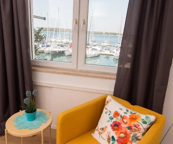 דירה Harbour-apartment With Sea View And Parking Spot *