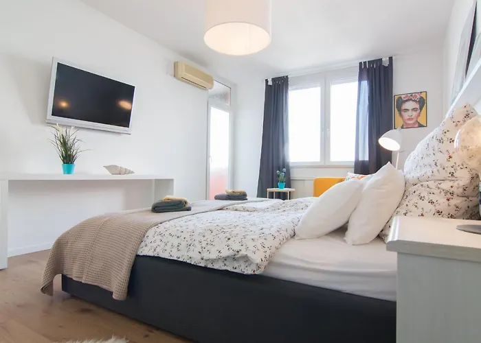 Harbour-apartment With Sea View And Parking Spot * פולה