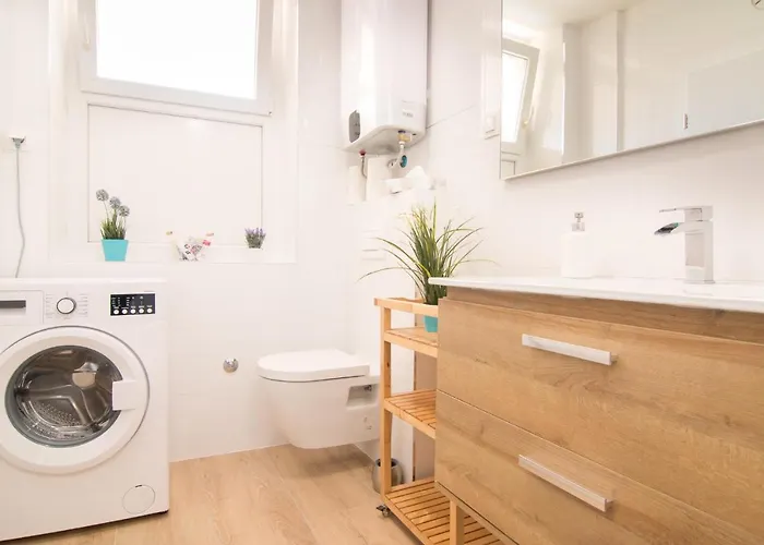 Harbour-apartment With Sea View And Parking Spot 아파트 *