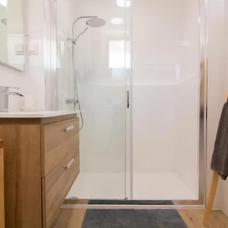 Harbour-apartment With Sea View And Parking Spot 아파트