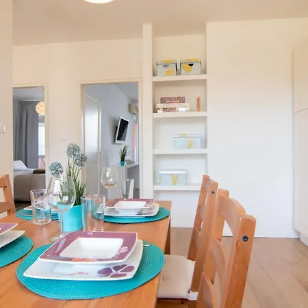 Harbour-apartment With Sea View And Parking Spot 아파트